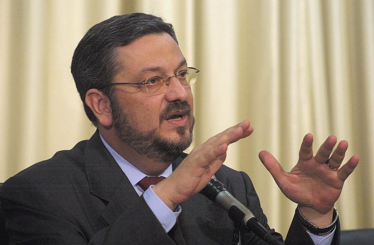 Palocci deixa prisão em Curitiba e passa a cumprir pena em casa