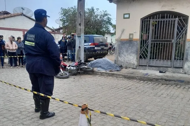 Mulher é morta após ser atropelada e esfaqueada pelo ex em Planalto