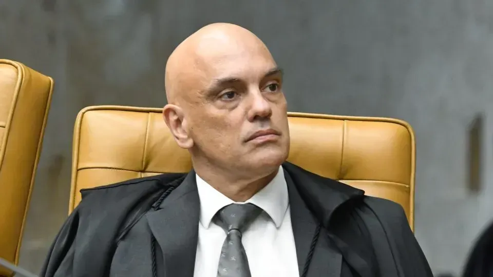 Por ordem de Moraes, PF faz buscas na casa de Bolsonaro atrás de armas e munições