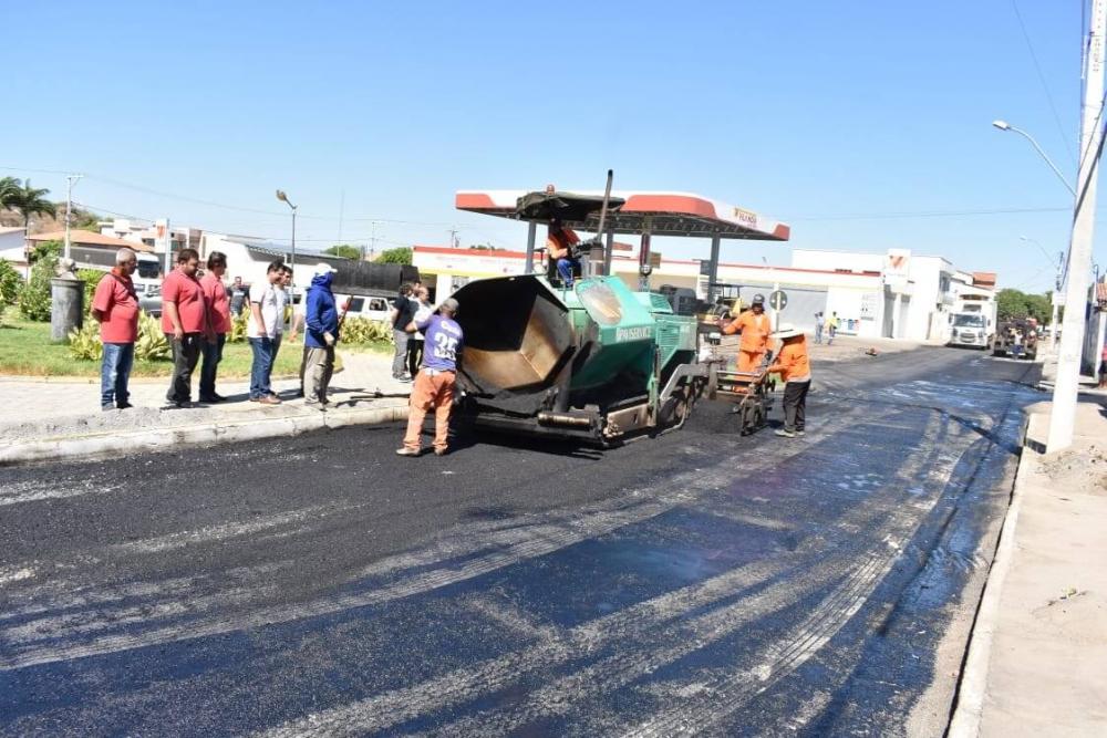 Prefeitura de Guanambi realiza pavimentação asfáltica e requalifica a Avenida Tiradentes