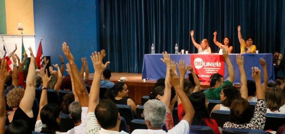 Professores da Uneb decidem manter greve após Rui jogar ‘combustível em fogueira’