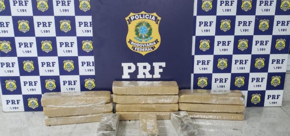 Região: Após suspeito fugir e capotar carro, PRF encontra maconha avaliada em R$ 10 mil