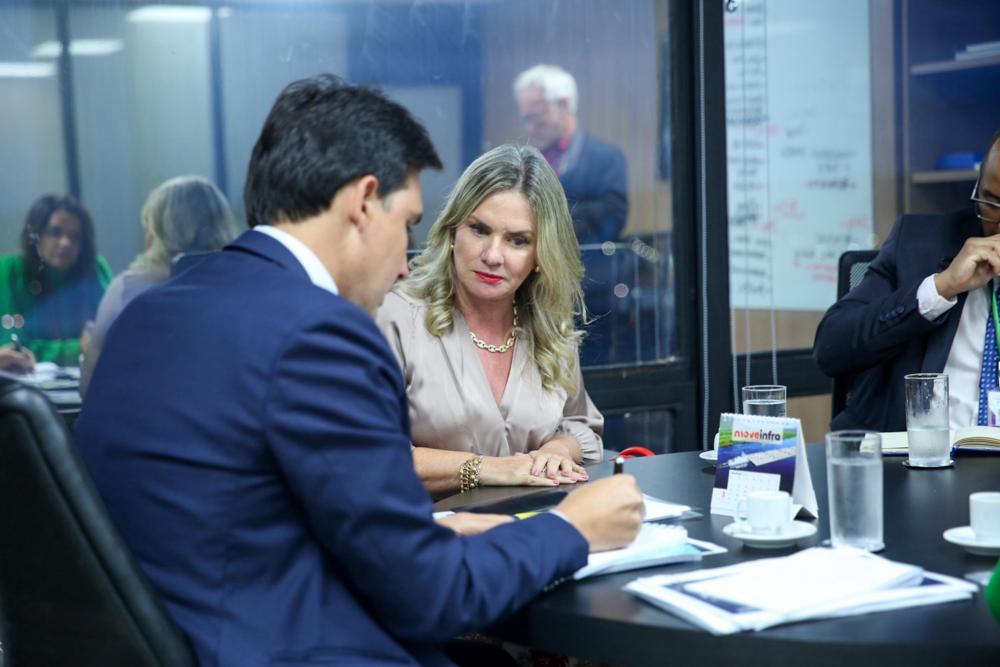 Ivana Bastos vai ao ministério tratar de demandas da aviação de Guanambi e Lençóis