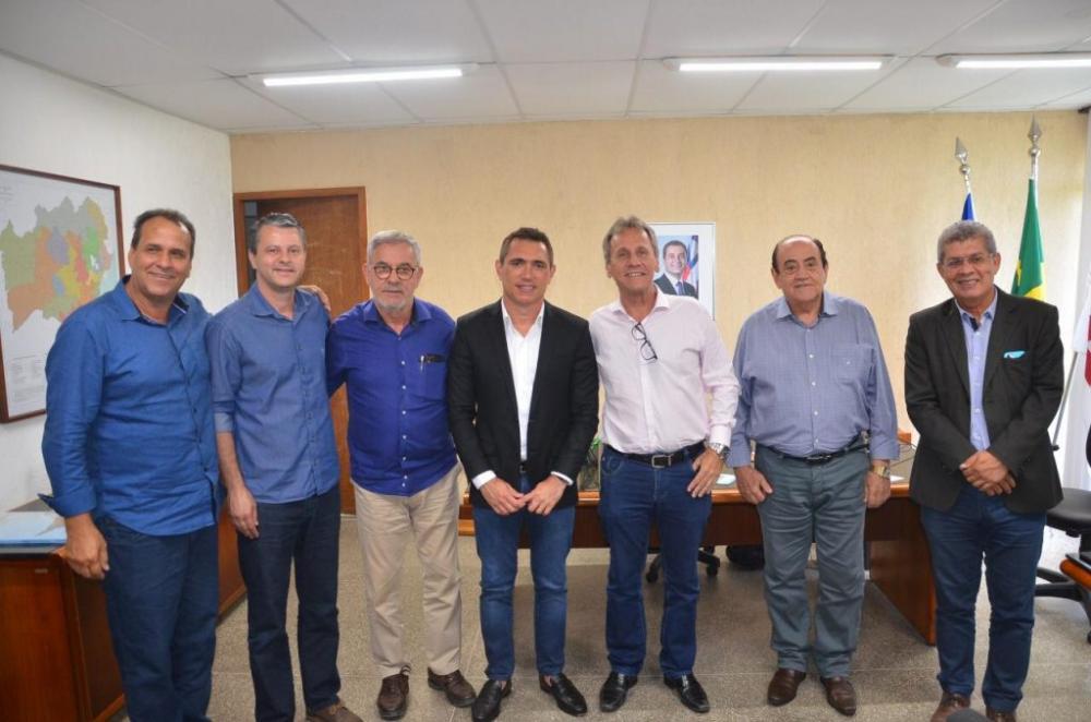 Prefeito Aldo Gondim assina convênio para um grande investimento em saneamento básico para Caetité