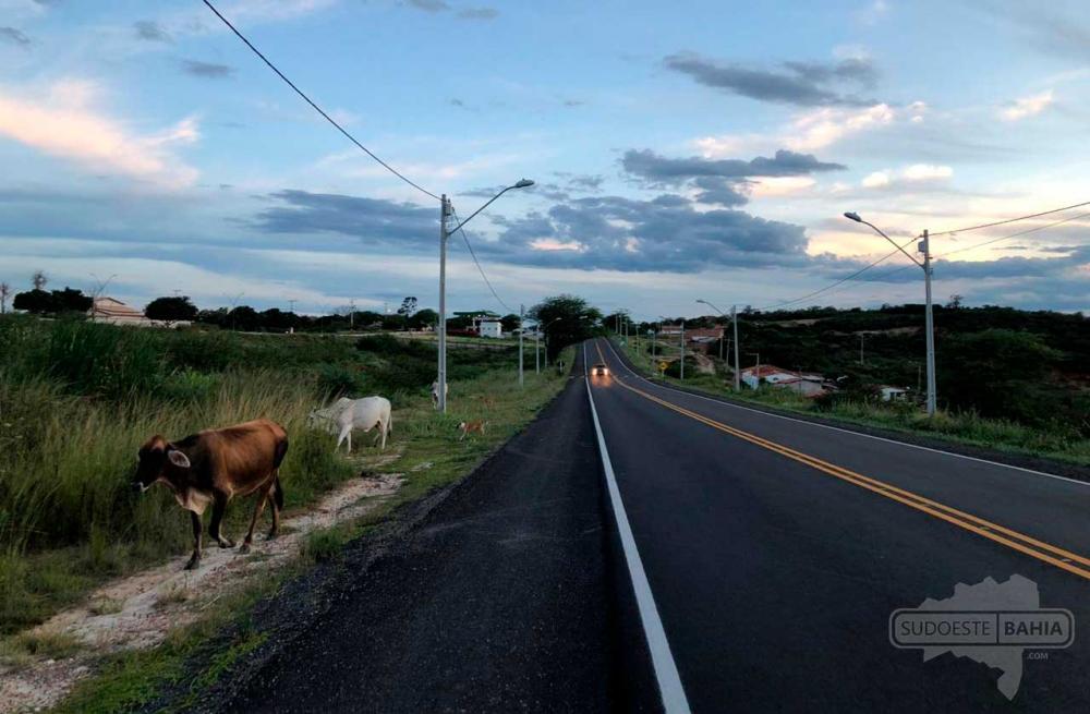 Três pessoas ficam feridas em grave acidente com duas motos entre Conquista e Anagé