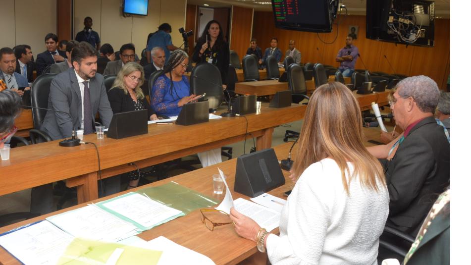 Comissões aprovam projeto que cria 21 microrregiões de saneamento na Bahia