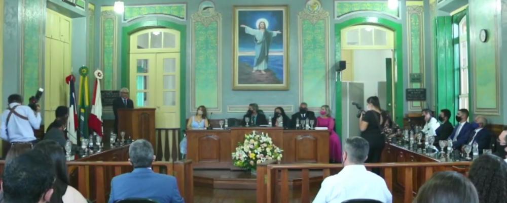 “Vamos juntos e unidos buscar o melhor em prol de Caetité”, pede Valtécio ao ser empossado como prefeito de Caetité 