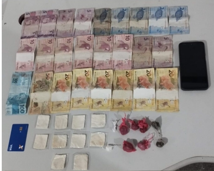 Homem suspeito de tráfico é preso com drogas na zona rural de Carinhanha