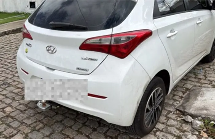 Carro com restrição de furto é recuperado em Candiba