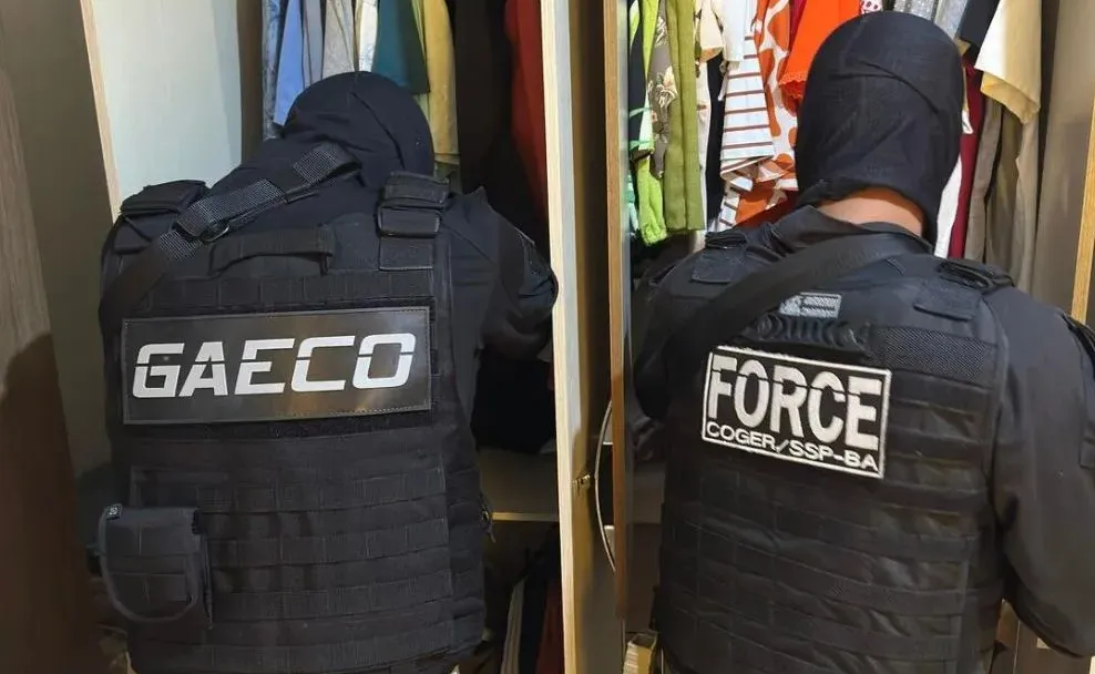 Tenente-coronel da PM é preso e investigado por ligação com milícia no interior da Bahia