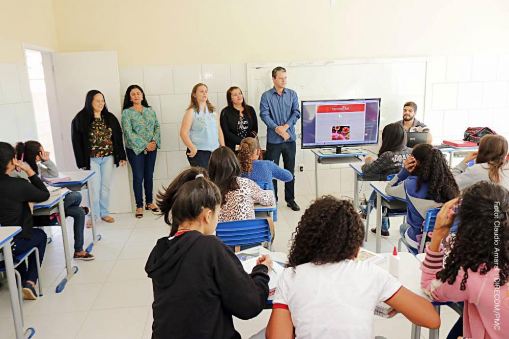 Caetité: Prefeito Aldo Gondim visita conclusão de reforma na Escola Manoel Lopes Teixeira