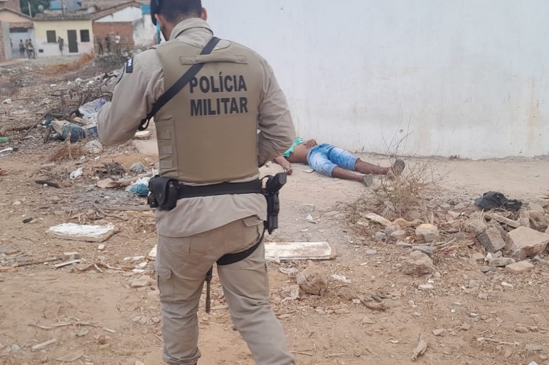 Homem é encontrado morto com marcas de tiros na cabeça em Brumado