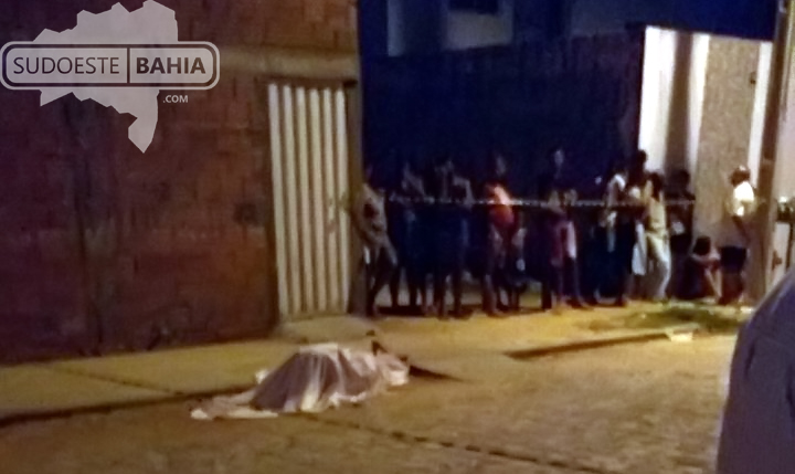 Homem é assassinado a facadas na véspera do natal em Guanambi