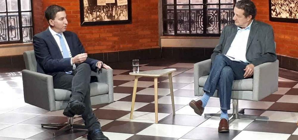 Jornal Nacional era quase um parceiro de Moro e da Lava Jato, diz Glenn Greenwald