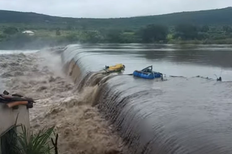 Barragem de Jussiape rompe, e prefeitura pede a moradores que deixem áreas de risco