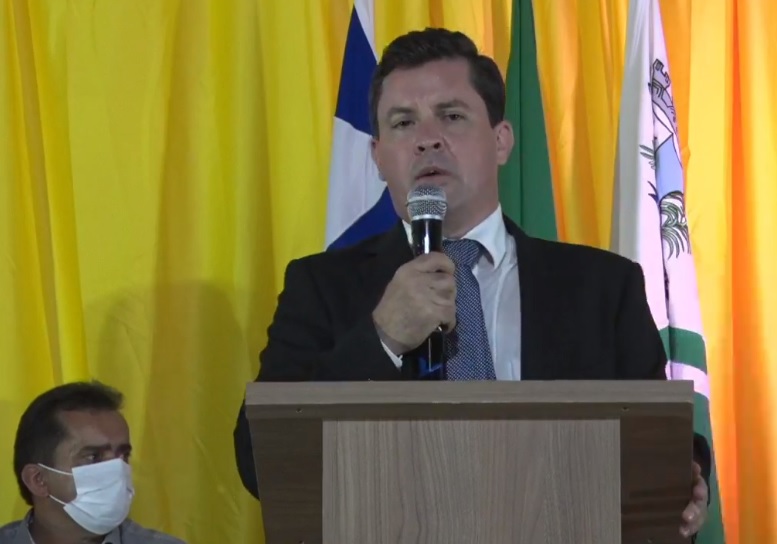 Em discurso de posse, Neto, prefeito de Igaporã, pede a equipe de governo que assuma com ele a responsabilidade de administrar 