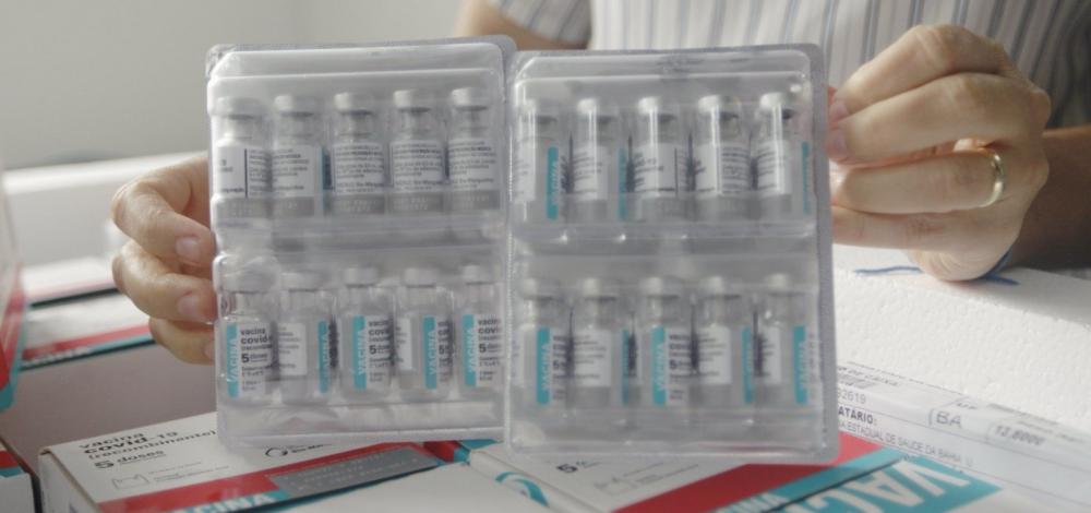 Bahia recebe mais de 280 mil doses da vacina de Oxford nesta sexta