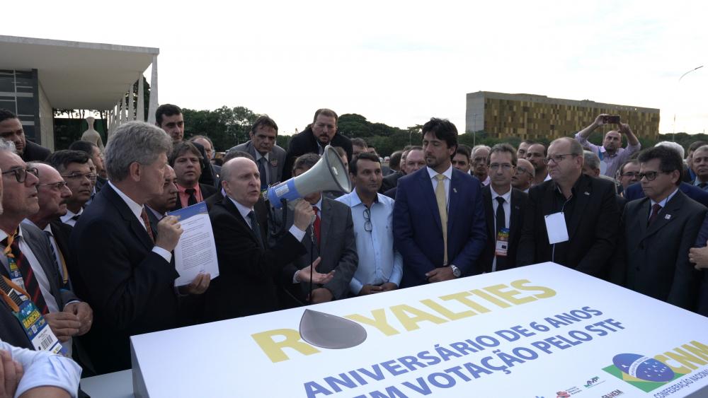 Após marcha, prefeitos se frustram com discurso de Bolsonaro em Brasília