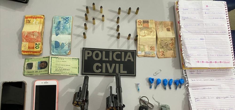 Casal suspeito de homicídio é preso com armas e drogas em João Dourado