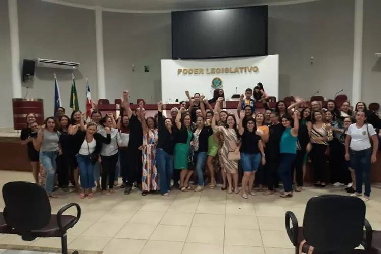 Professores de Caculé cobram reajuste salarial e criticam ausência de diálogo da administração