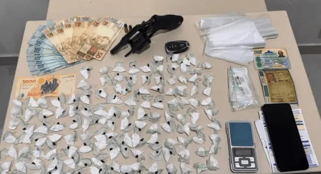 Suspeito é preso com cocaína e revólver durante ação da CIPE Sudoeste em Vitória da Conquista