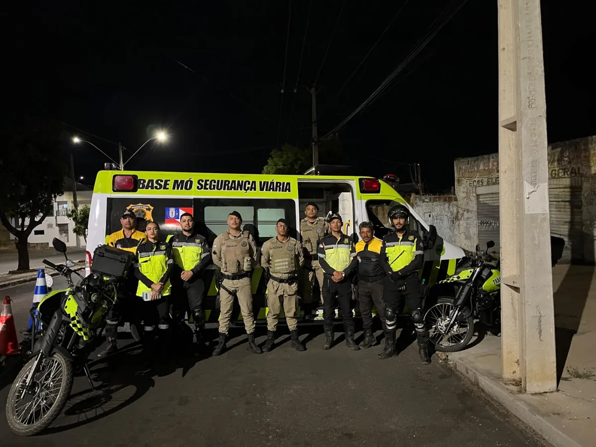 Blitz aborda 65 veículos e flagra três condutores após consumo de álcool em Guanambi