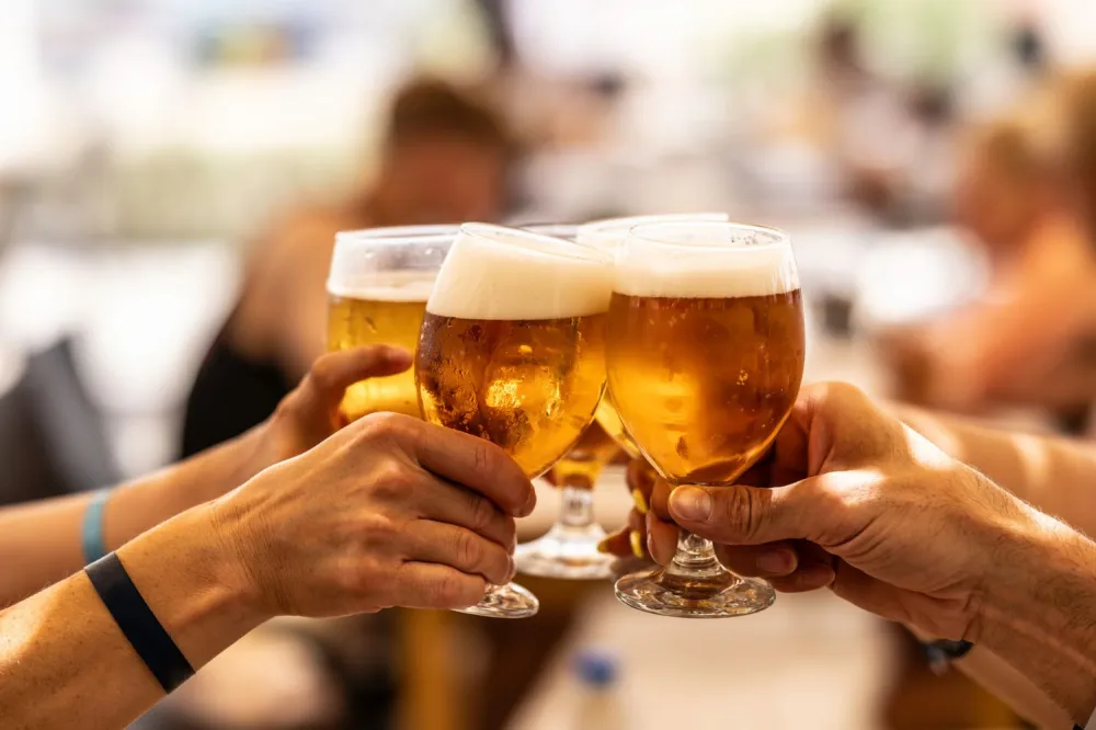 Imposto sobre bebidas alcoólicas, refrigerantes e cigarros começa a valer em 2027, diz governo