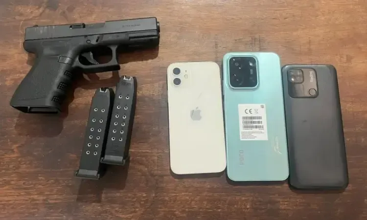Pistola de uso restrito é encontrada em carro na BA-026 em Tanhaçu
