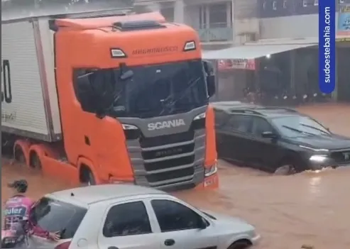 Ciclones e corredor de umidade elevam risco de chuva forte na Bahia
