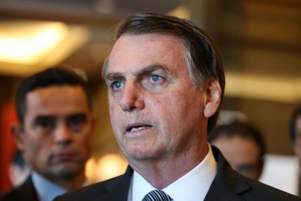 Após críticas, Bolsonaro revoga suspensão do contrato de trabalho por até 4 meses
