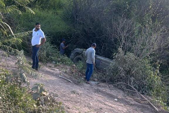 Carro capota na BR-430 entre Igaporã e Caetité e mobiliza equipes de resgate