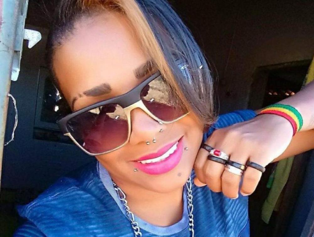 Mulher é presa em Paramirim suspeita de filmar suicídio de amiga e compartilhar nas redes sociais 