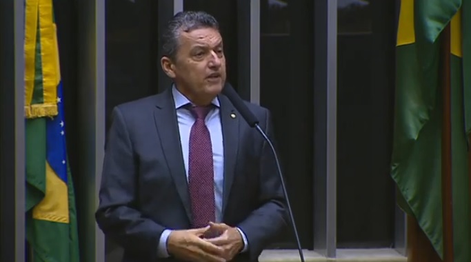 Charles Fernandes se pronuncia contra proposta da Aneel de criar taxa de energia solar gerada em residências 