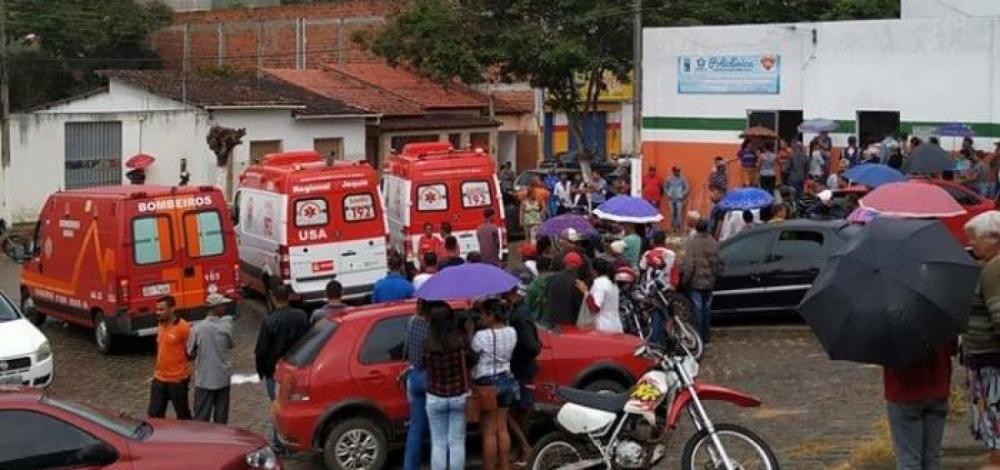 Sudoeste baiano: Caminhão que transportava feirantes tomba e deixa mais de 15 feridos