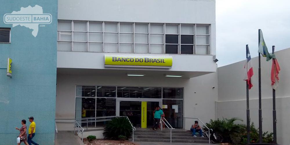 Bancos abrem em horário especial nesta segunda-feira