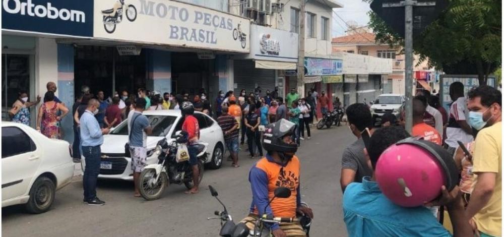 Comerciantes se recusam a cumprir decreto e protestam em Bom Jesus da Lapa