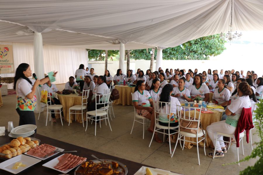 Prefeitura de Caetité realiza encontro com merendeiras 