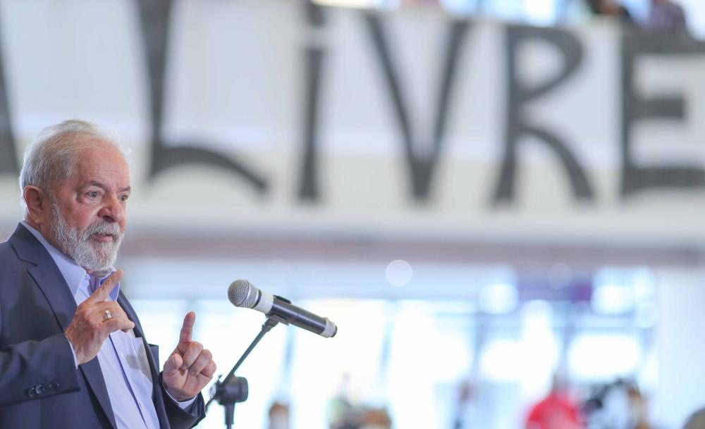 Em nova pesquisa Quaest, Lula mantém liderança folgada com 23 pontos de diferença para Bolsonaro