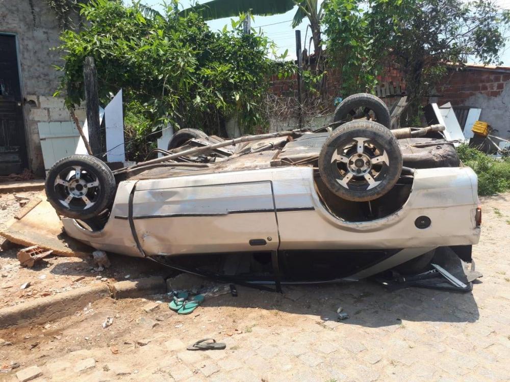 Bahia: Pai morre e filho está em estado grave após serem atropelados por motorista que fugia da Polícia