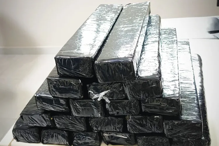 PRE apreende 14 kg de maconha em abordagem na BA-262, em Caraíbas