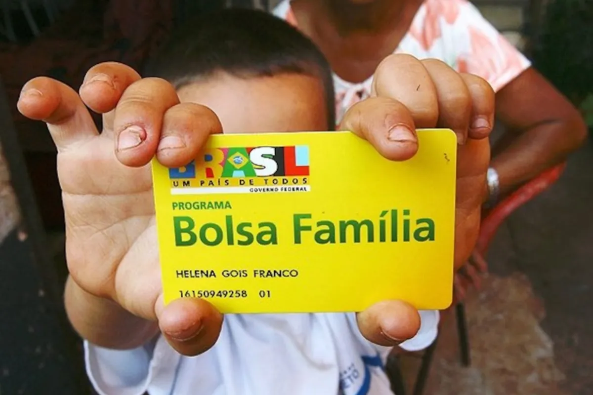 Opinião: Lula repete Bolsonaro e faz reajuste eleitoreiro no Bolsa Família, pressionado por queda em pesquisa
