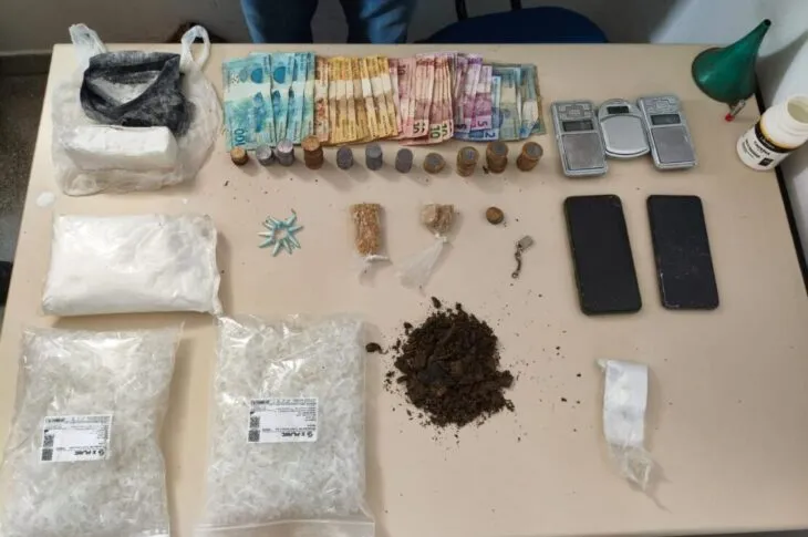 Homem é preso com quase 1 kg de cocaína em Carinhanha