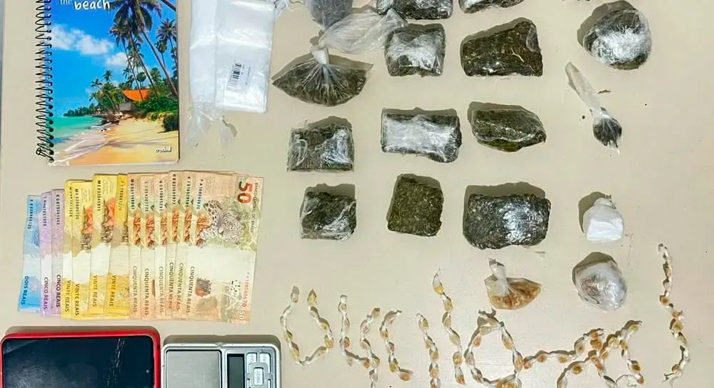 Criança de 3 anos é achada sozinha após mãe sair para vender drogas em Vitória da Conquista