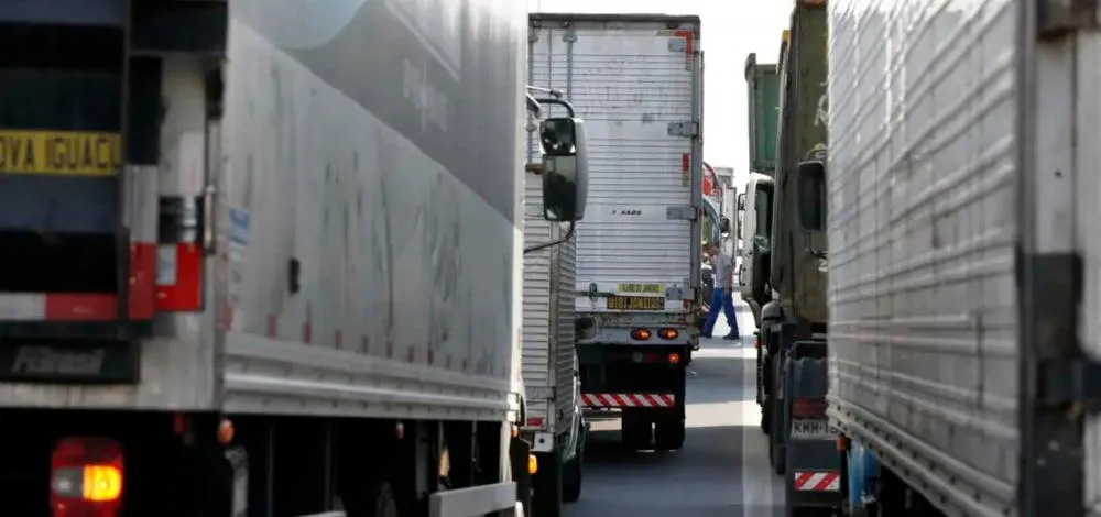Caminhoneiros suspendem greve e dão prazo de sete dias para negociação com o governo