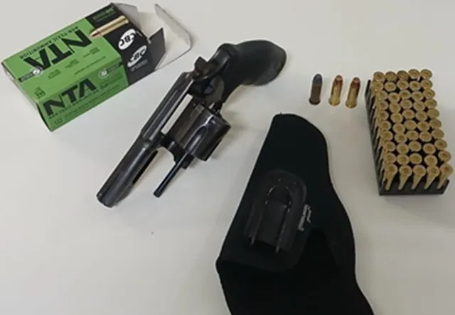 Revólver e mais de 50 munições são apreendidos em ação contra paredões em Ibiassucê