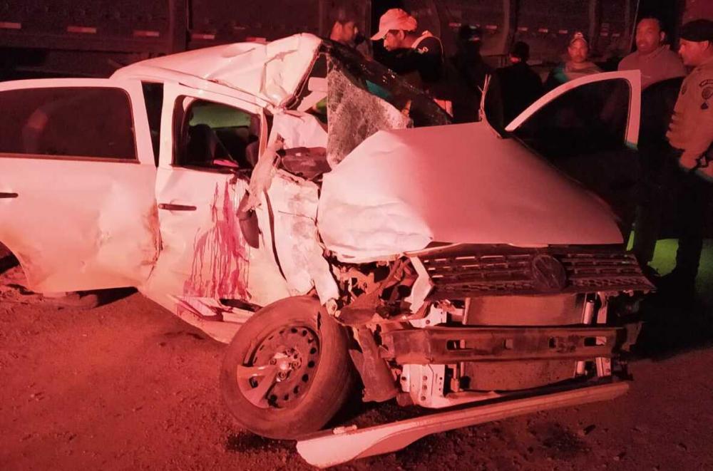 Região: Homem fica gravemente ferido após colisão entre carro e caminhão na BA-263