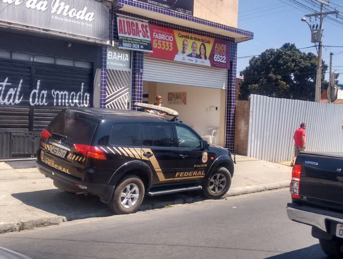 PF faz buscas por santinhos com Lula em comitês de aliados em Conquista