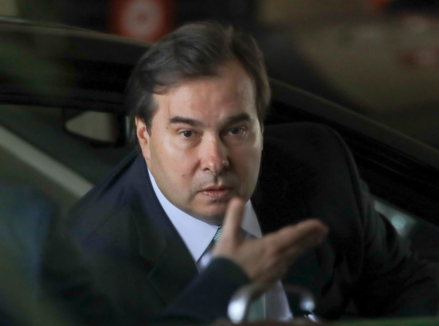 Após atritos e acusações de traição, Rodrigo Maia é expulso por unanimidade do DEM