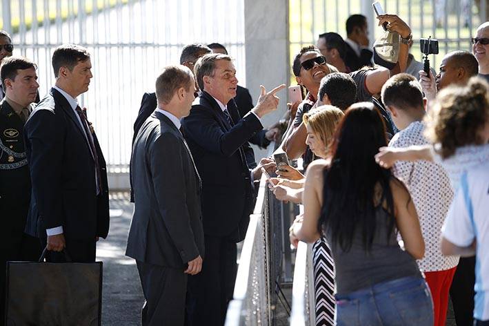 “E daí?”, diz Bolsonaro após Brasil superar China em mortes por covid-19