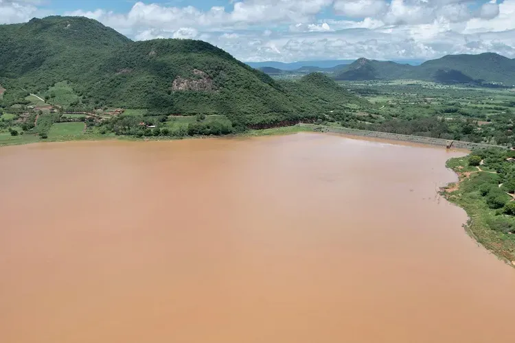 Aumento de vazamento preocupa irrigantes na Barragem de Ceraíma, em Guanambi